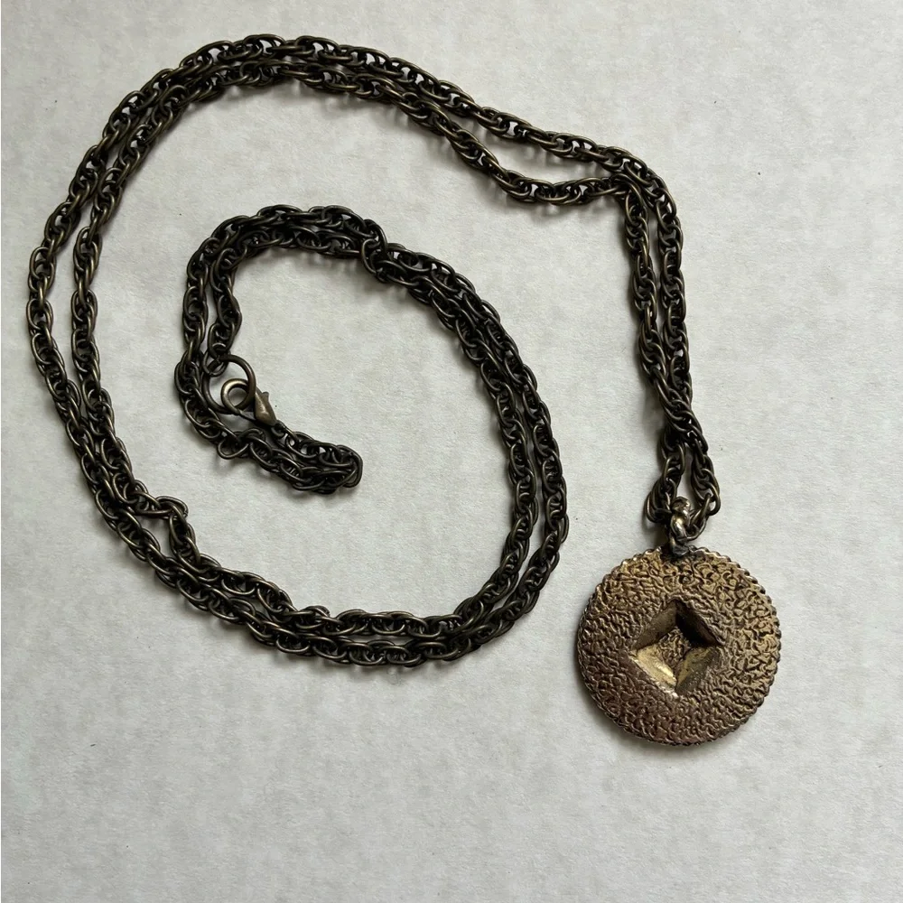 Vintage Style Gold Pendant Necklace - Picture 3 of 4